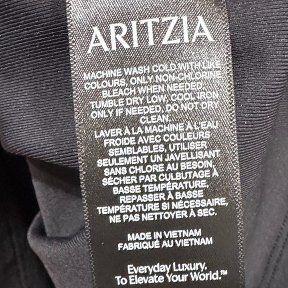 Aritzia
Contour Squareneck Longsleeve Mini dress - Picture 12 of 13